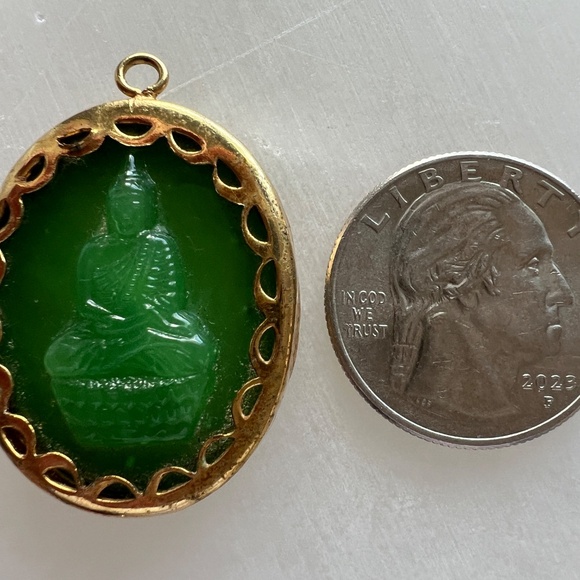 Vintage Green Glass Buddha Pendant | Dhyana Mudra | Mid-Century Chinese Export - Picture 9 of 9